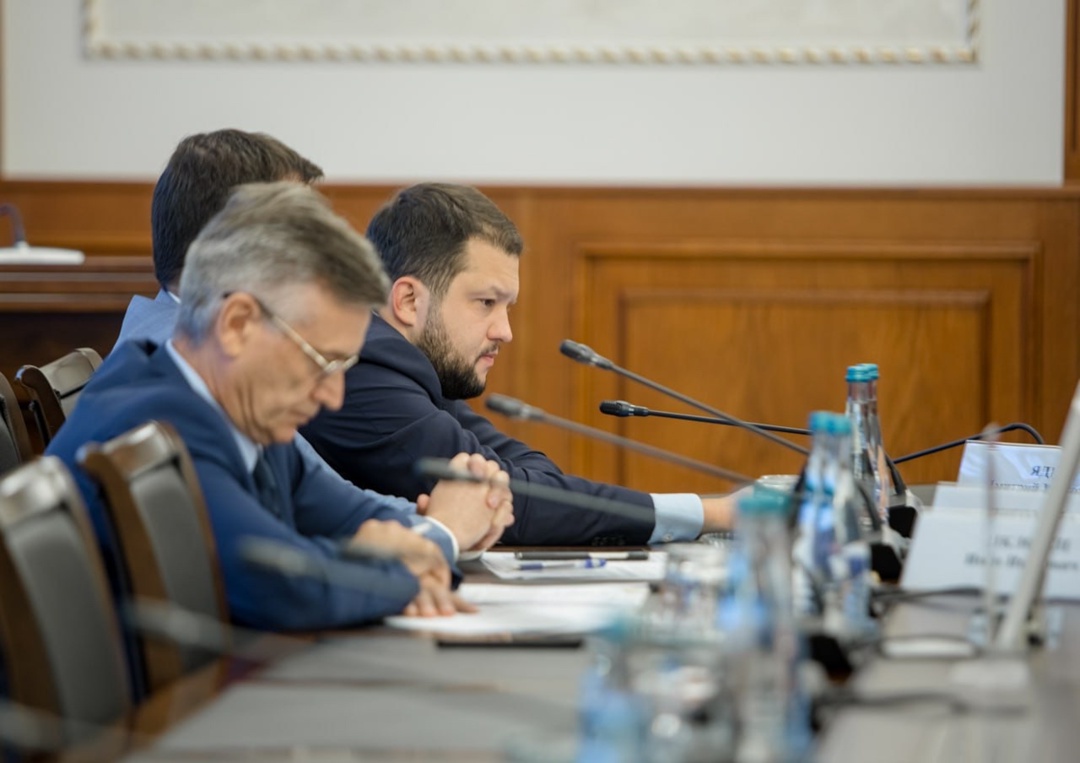 Андрей Никитин провел заседание правкомиссии по ликвидации последствий крушения самолета Ан-24 в Амурской области