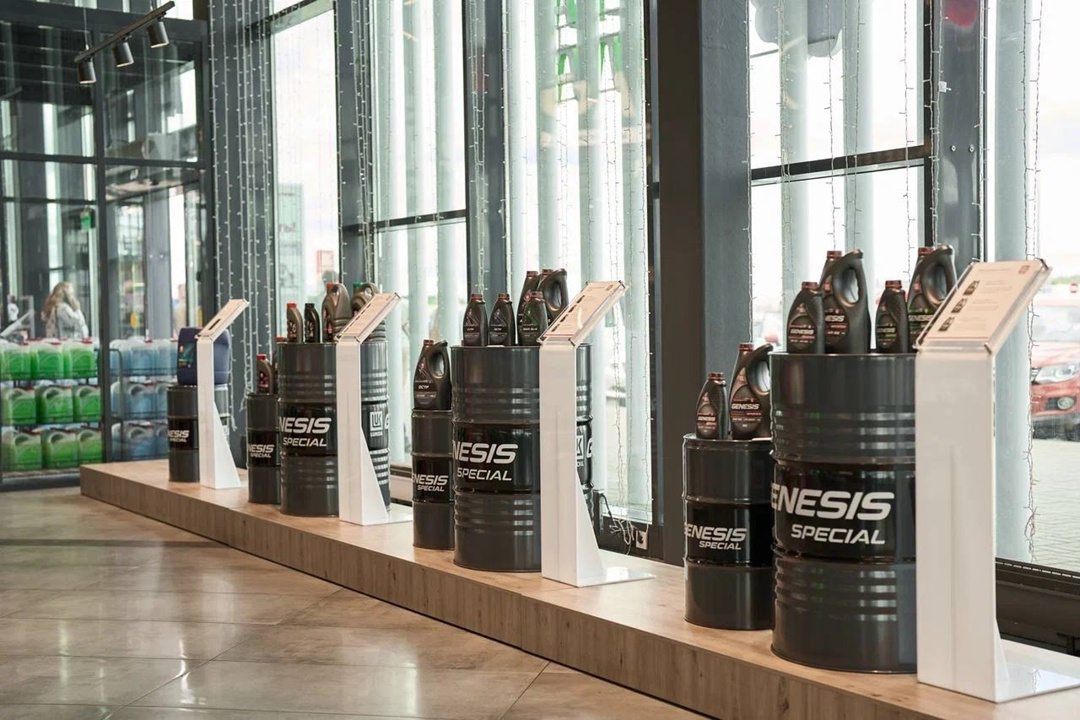 ️ Участники Международного автопробега БРИКС на флагманской АЗС ЛУКОЙЛа на М-12