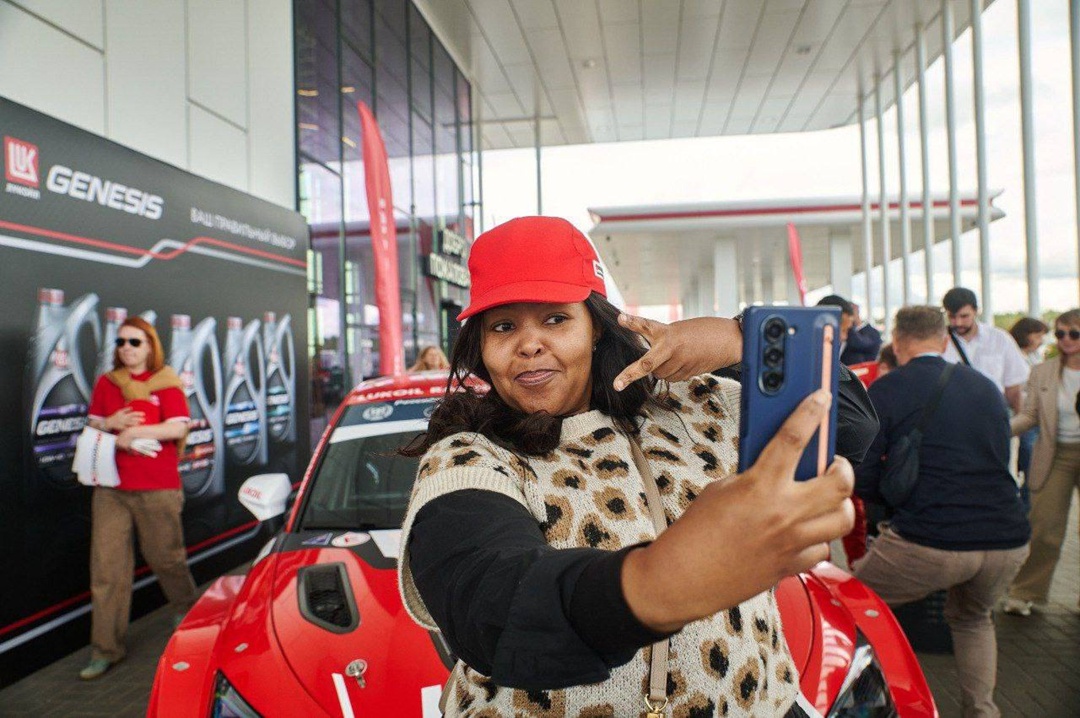 ️ Участники Международного автопробега БРИКС на флагманской АЗС ЛУКОЙЛа на М-12