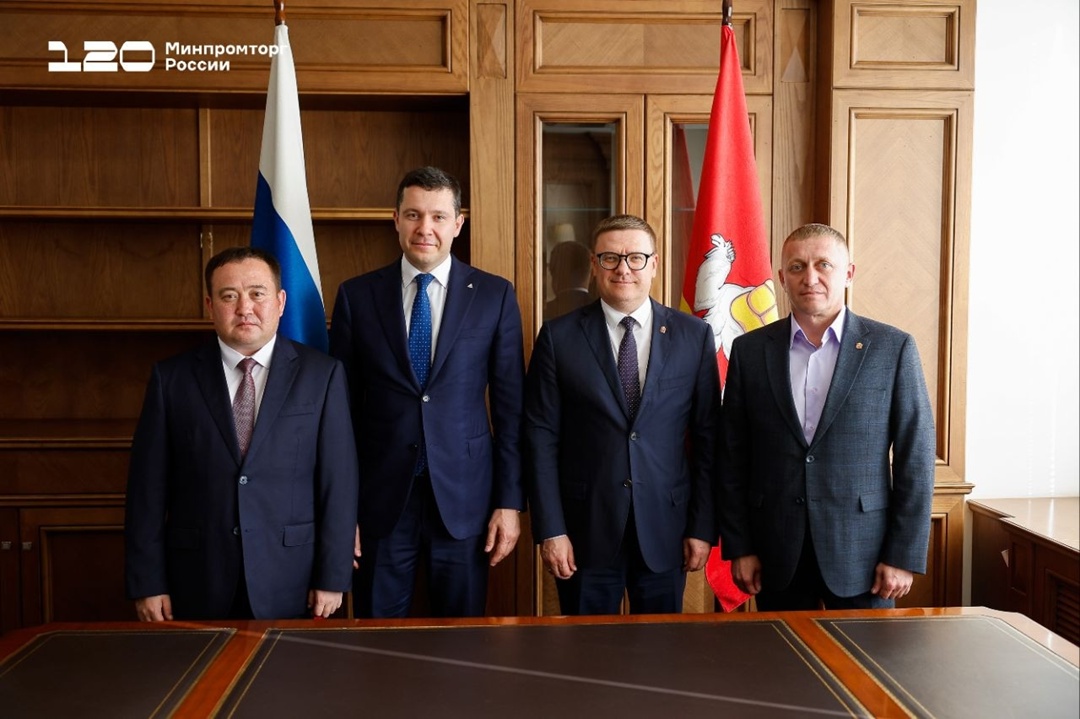 Антон Алиханов и Алексей Текслер провели встречу со своими подопечными — участниками президентской кадровой программы «Время героев»