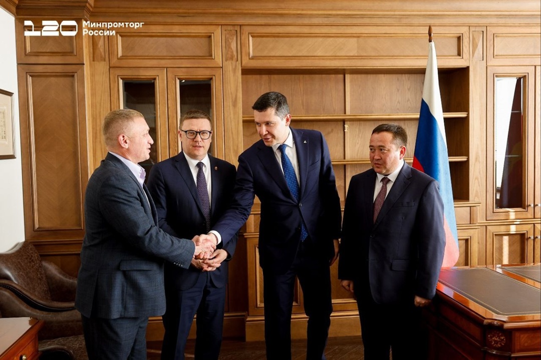 Антон Алиханов и Алексей Текслер провели встречу со своими подопечными — участниками президентской кадровой программы «Время героев»