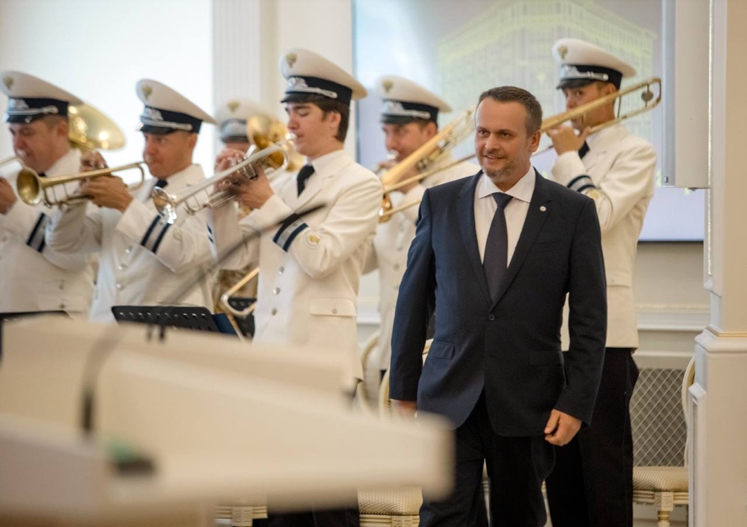 В Минтрансе наградили лучших работников авиации