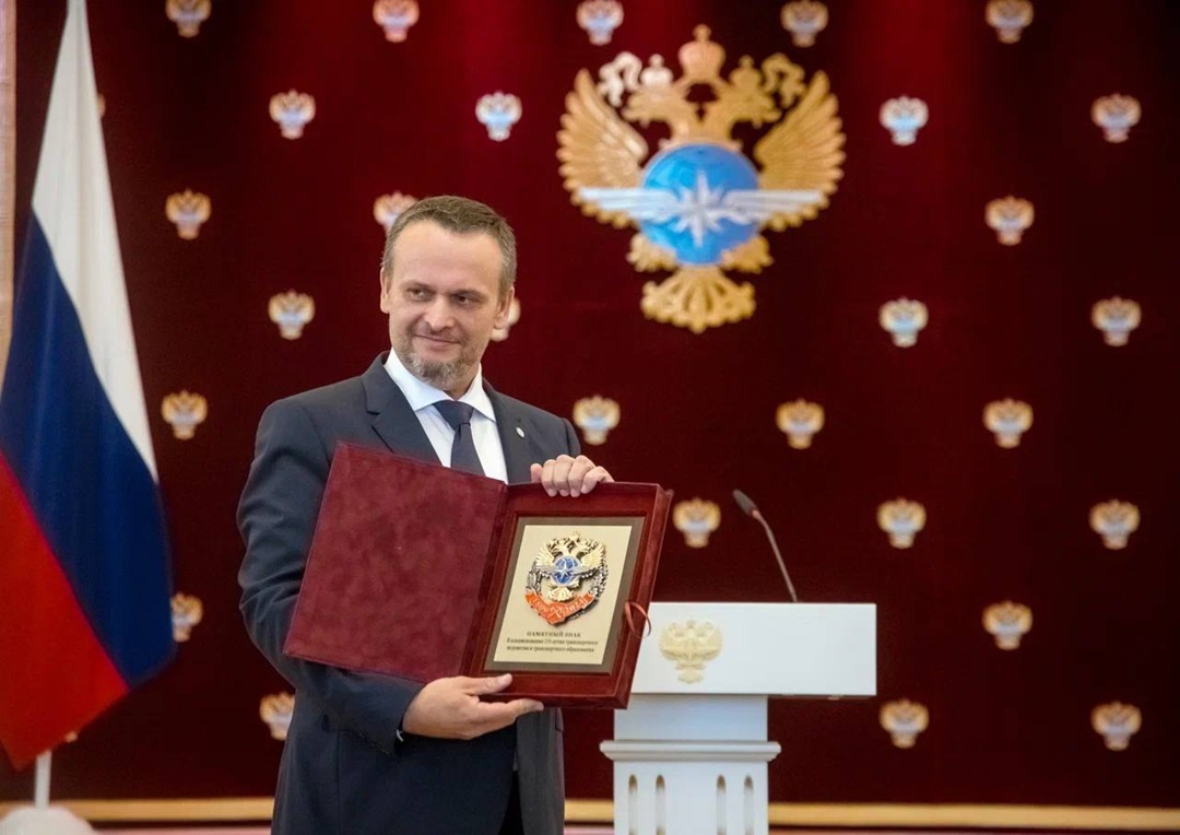 В Минтрансе наградили лучших работников авиации