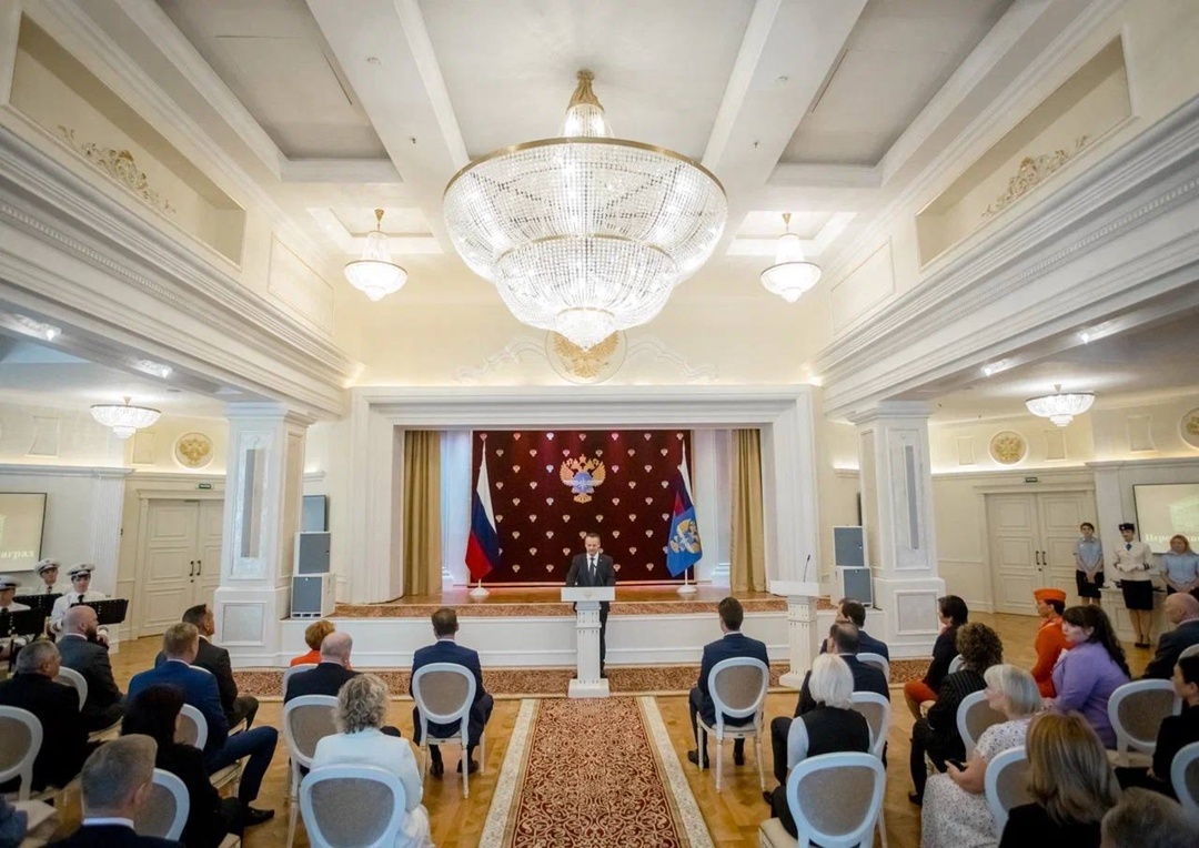 В Минтрансе наградили лучших работников авиации