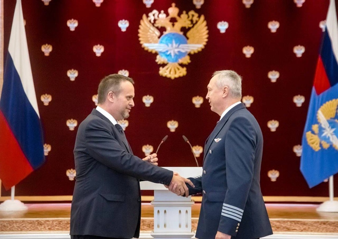 В Минтрансе наградили лучших работников авиации