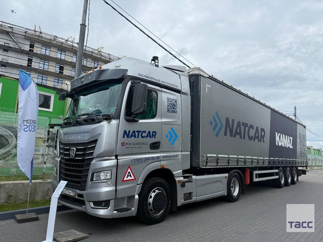 КАМАЗ показал новый беспилотный грузовик «Маяк-2»