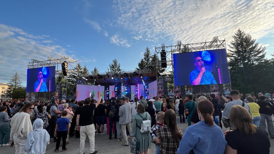 Творческие коллективы Амурского ГПЗ поздравили жителей Свободного с днем города