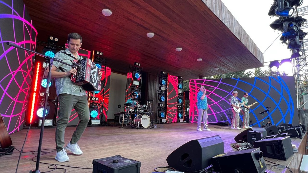 Творческие коллективы Амурского ГПЗ поздравили жителей Свободного с днем города