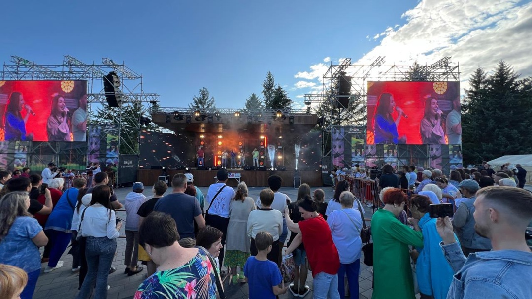 Творческие коллективы Амурского ГПЗ поздравили жителей Свободного с днем города