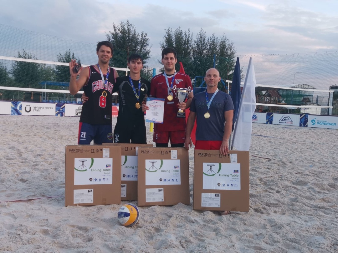 Кубок ПАО «ММК» по пляжному волейболу, посвящённый Дню физкультурника, выдался жарким, несмотря на ненастье