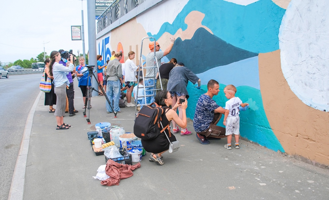 400 метров истории российской логистики: подарим Владивостоку уникальный мурал!