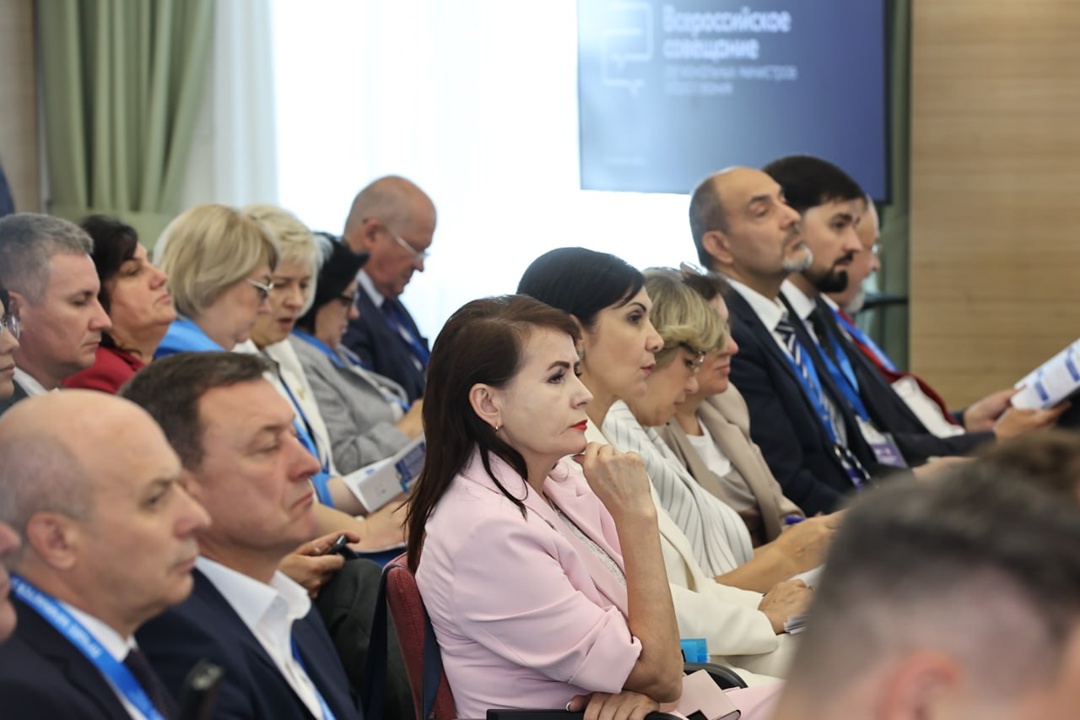 Дмитрий Чернышенко и Сергей Кравцов провели Всероссийское совещание региональных министров образования.