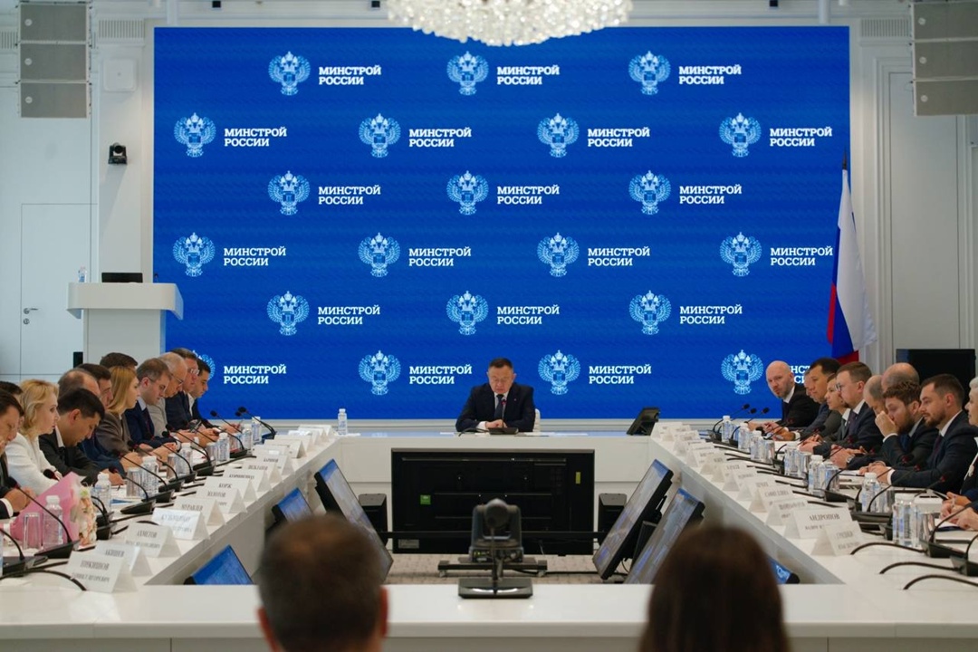 В Минстрое России прошло еженедельное оперативное совещание под председательством Министра строительства и ЖКХ РФ Ирека Файзуллина