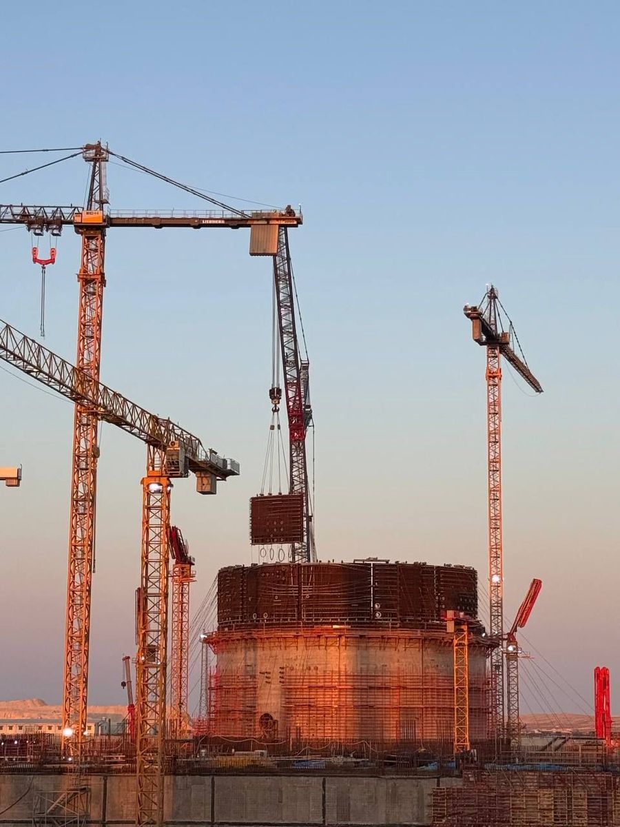 На втором энергоблоке АЭС «Эль-Дабаа» в Египте установили последний элемент третьего уровня внутренней защитной оболочки — конструкции, которая защищает…