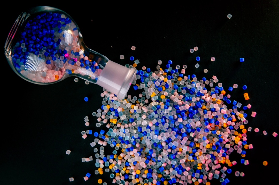 Ой, рассыпали пластикаты вам в ленту…