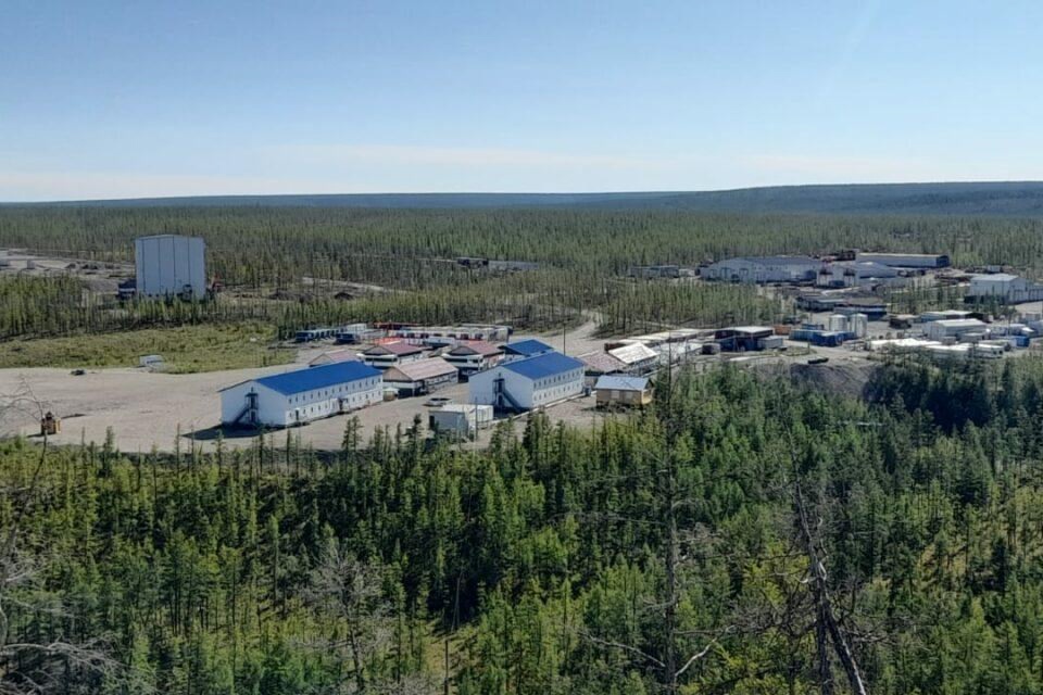 Журналисты республиканских СМИ Якутии посетили самую северную производственную площадку АЛРОСА по добыче алмазов – прииск "Молодо" компании "Алмазы Анабара".