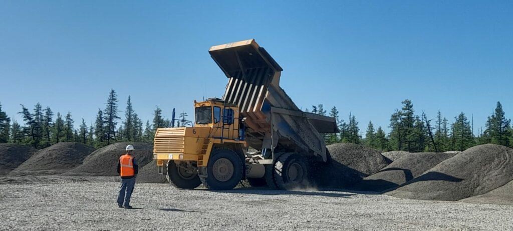 Журналисты республиканских СМИ Якутии посетили самую северную производственную площадку АЛРОСА по добыче алмазов – прииск "Молодо" компании "Алмазы Анабара".