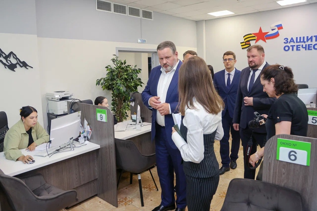 Глава Минтруда Антон Котяков посетил Сахалинскую область.