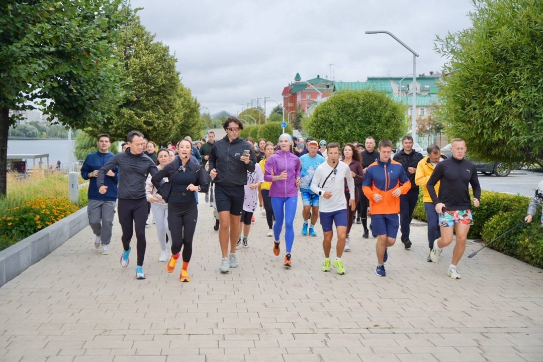 Для участников Всероссийского форума «Развитие малых городов и исторических поселений» провели беговую экскурсию