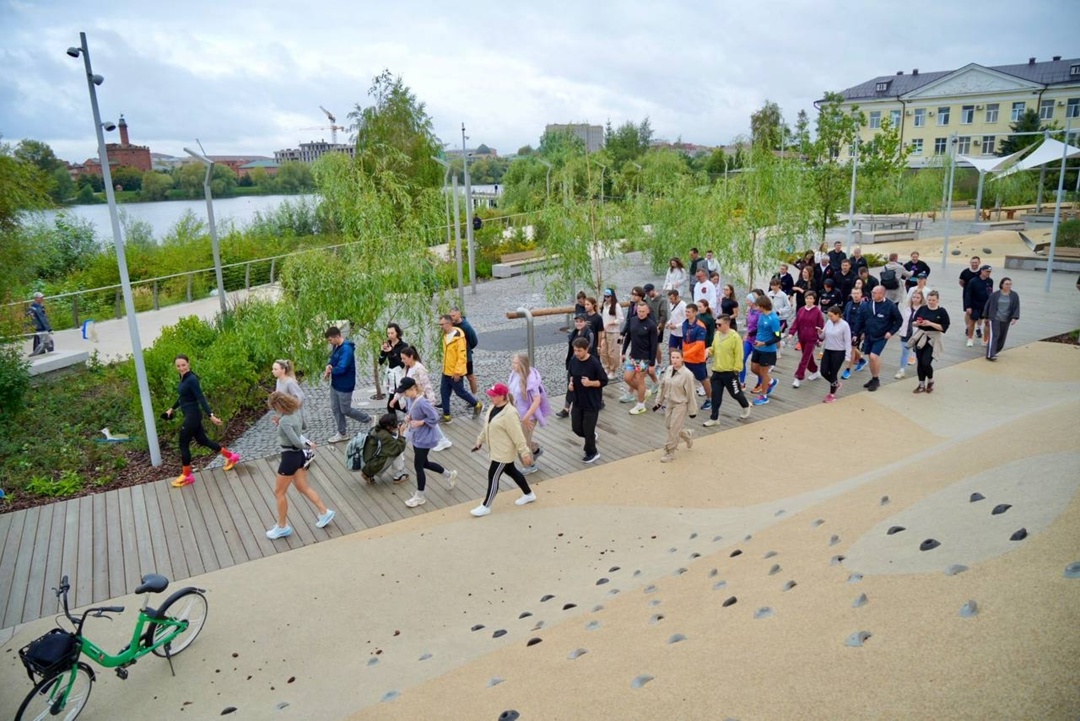 Для участников Всероссийского форума «Развитие малых городов и исторических поселений» провели беговую экскурсию