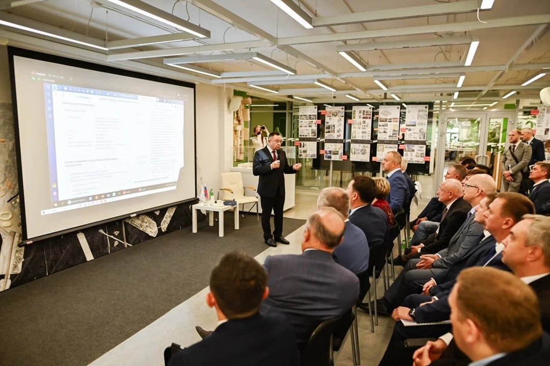 В ходе рабочей поездки в Казань Министр строительства и ЖКХ РФ Ирек Файзуллин провел встречу с главами муниципалитетов совместно с Всероссийской ассоциацией…