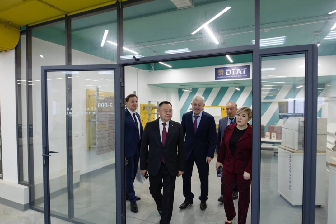 В ходе рабочей поездки в Казань Министр строительства и ЖКХ РФ Ирек Файзуллин провел встречу с главами муниципалитетов совместно с Всероссийской ассоциацией…