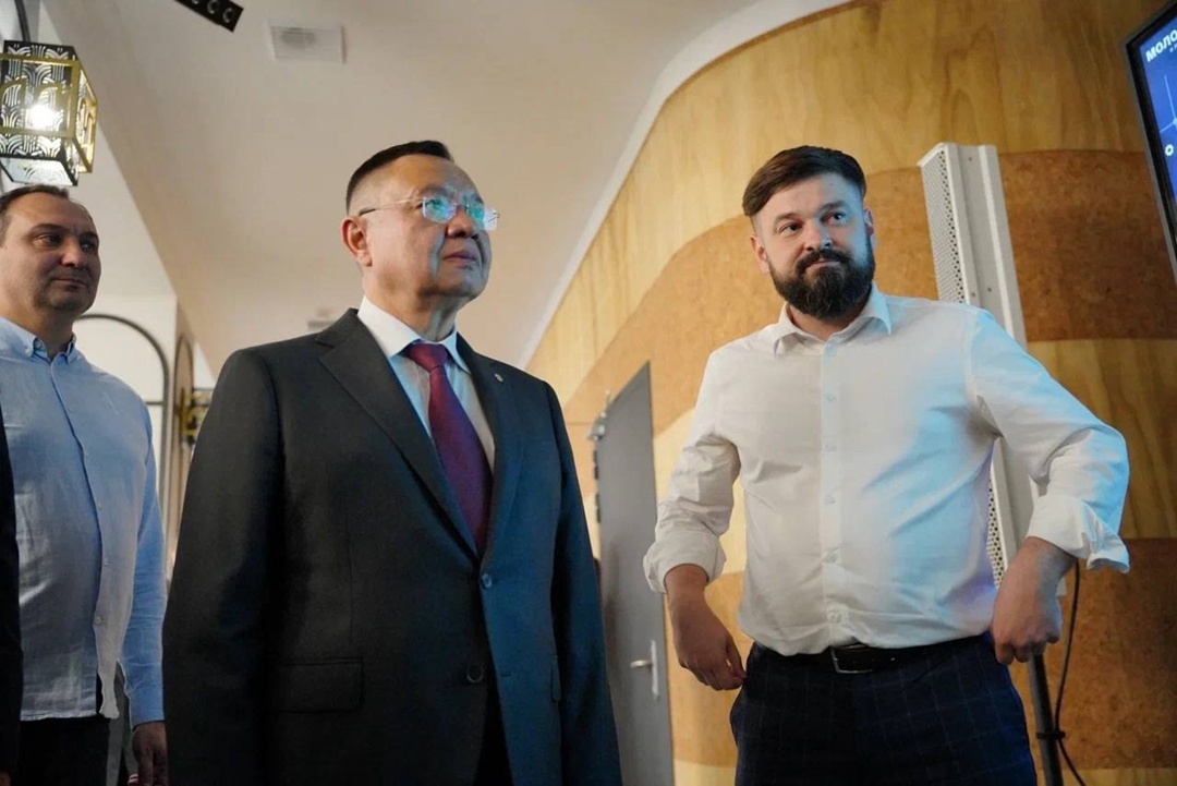 Глава Минстроя России Ирек Файзуллин ознакомился с проектными мастерскими на ll Всероссийском молодежном форуме «Молодёжь и городская среда» в Казани