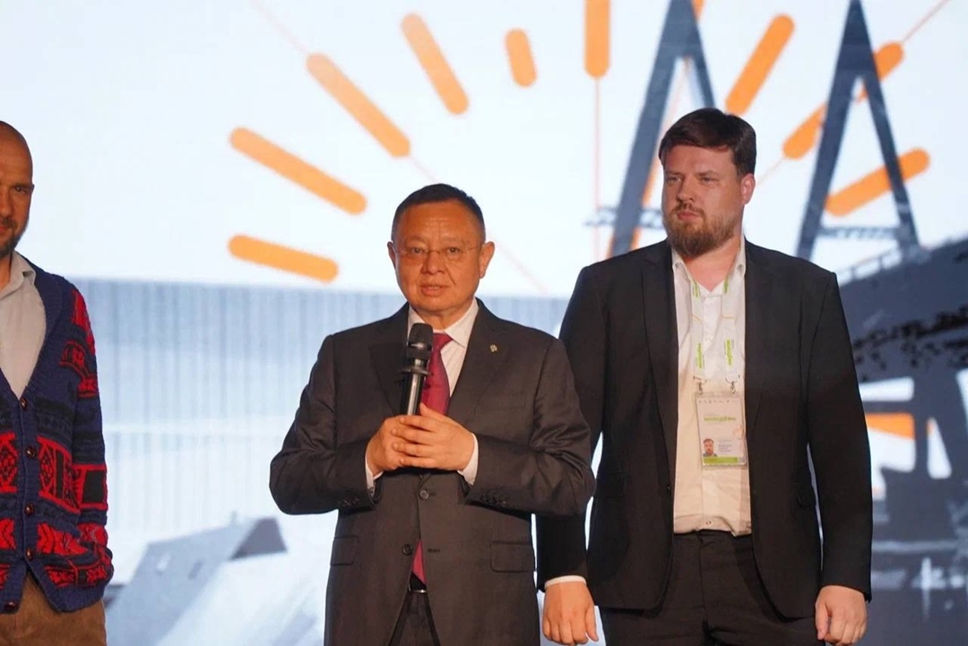 Глава Минстроя России Ирек Файзуллин ознакомился с проектными мастерскими на ll Всероссийском молодежном форуме «Молодёжь и городская среда» в Казани