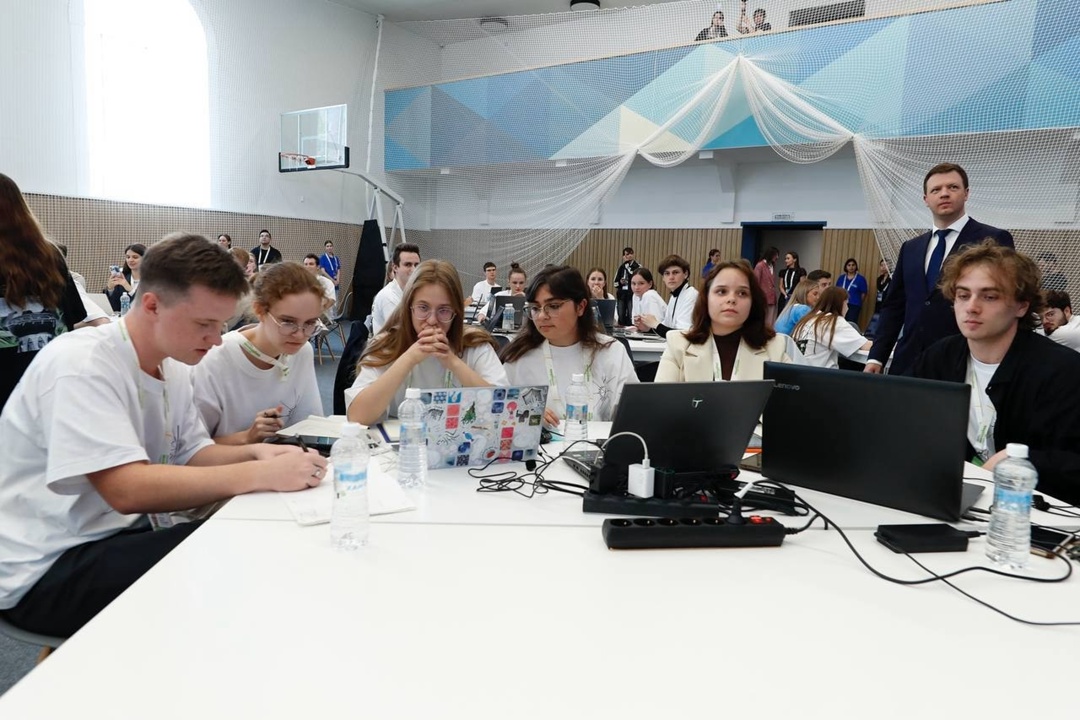 Глава Минстроя России Ирек Файзуллин поддержал идею создания Координационного совета по вовлечению молодежи в развитие городских пространств