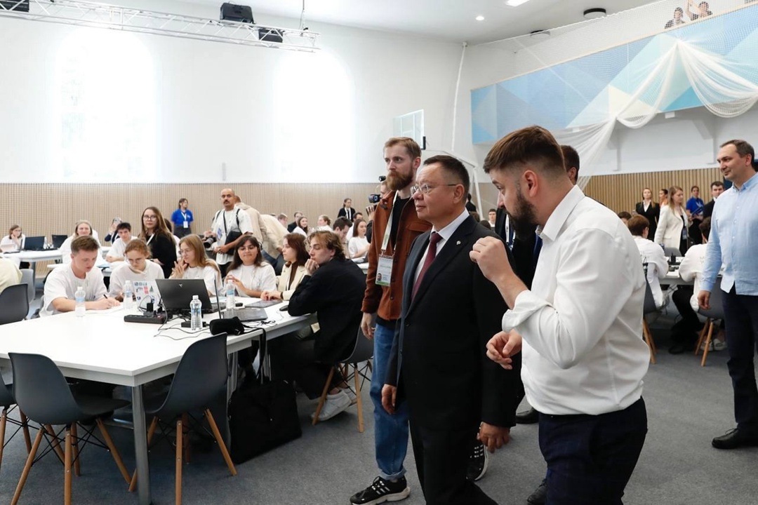 Глава Минстроя России Ирек Файзуллин поддержал идею создания Координационного совета по вовлечению молодежи в развитие городских пространств
