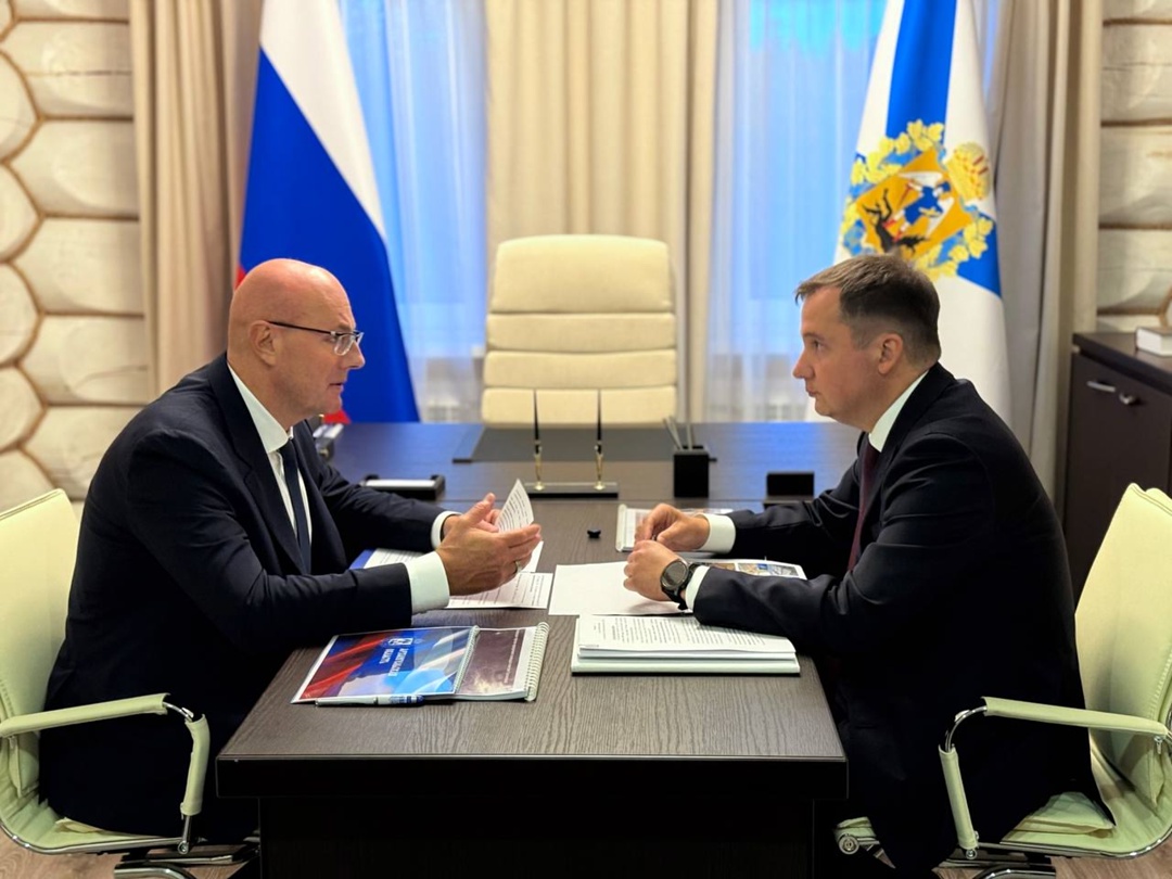 Дмитрий Чернышенко провел рабочую встречу с губернатором Архангельской области Александром Цыбульским.