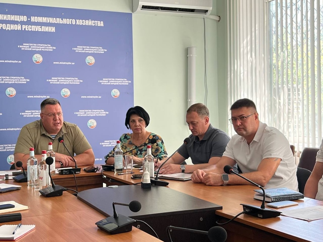 В ЛНР обсудили подготовку образовательных учреждений к новому учебному году