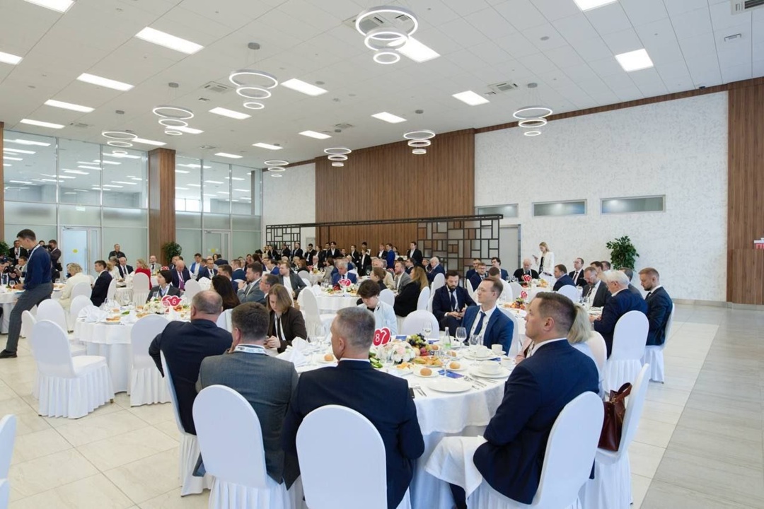 В рамках Всероссийского форума «Развитие малых городов и исторических поселений» состоялся деловой завтрак «Малый город - среда роста» с главой Минстроя России…