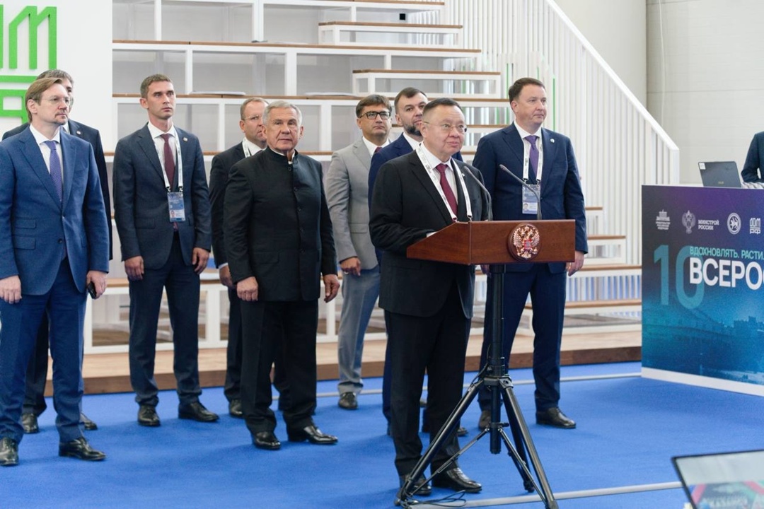 Глава Минстроя России Ирек Файзуллин совместно с Раисом Республики Татарстан Рустамом Миннихановым принял участие в открытии футбольных манежей