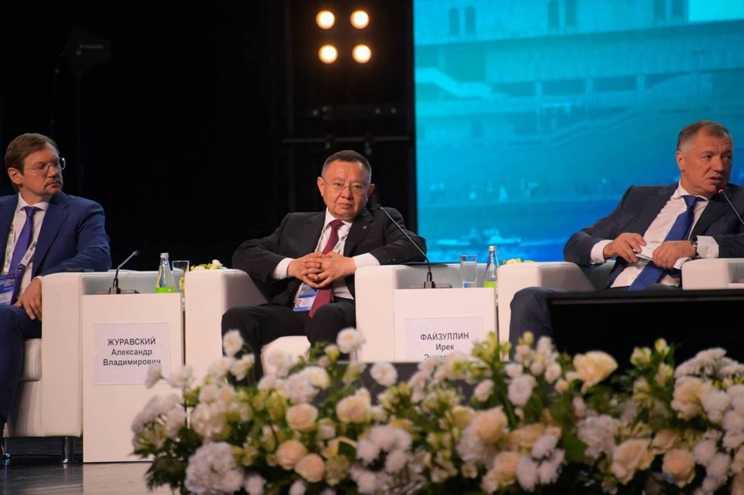 Глава Минстроя России Ирек Файзуллин на пленарной сессии Х Всероссийского форума «Развитие малых городов и исторических поселений»