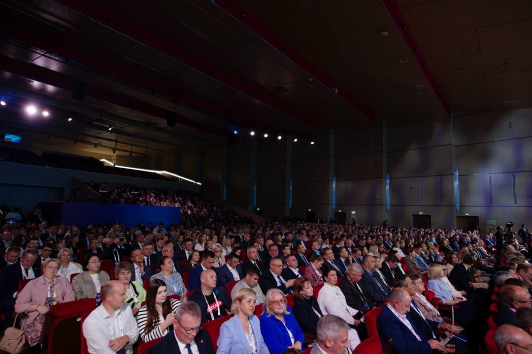 Глава Минстроя России Ирек Файзуллин на пленарной сессии Х Всероссийского форума «Развитие малых городов и исторических поселений»