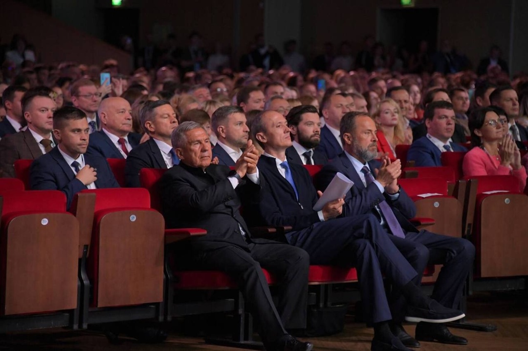 Глава Минстроя России Ирек Файзуллин на пленарной сессии Х Всероссийского форума «Развитие малых городов и исторических поселений»