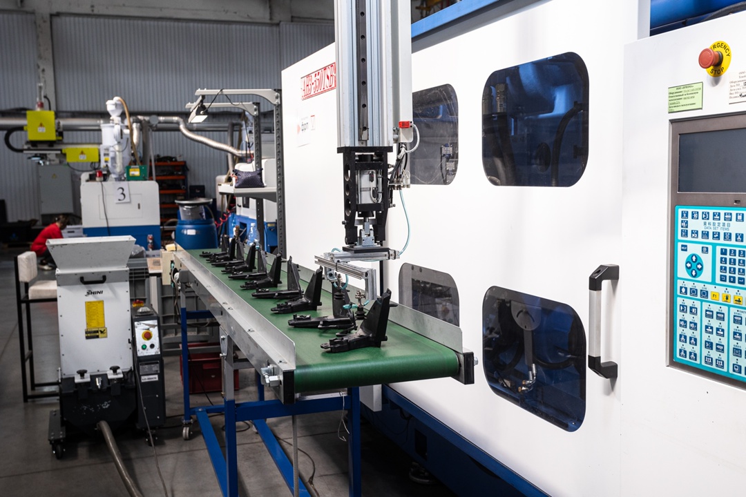 Видеть всё и сразу Компания «Призма» начала поставки новых наружных и салонных зеркал для Lada Iskra