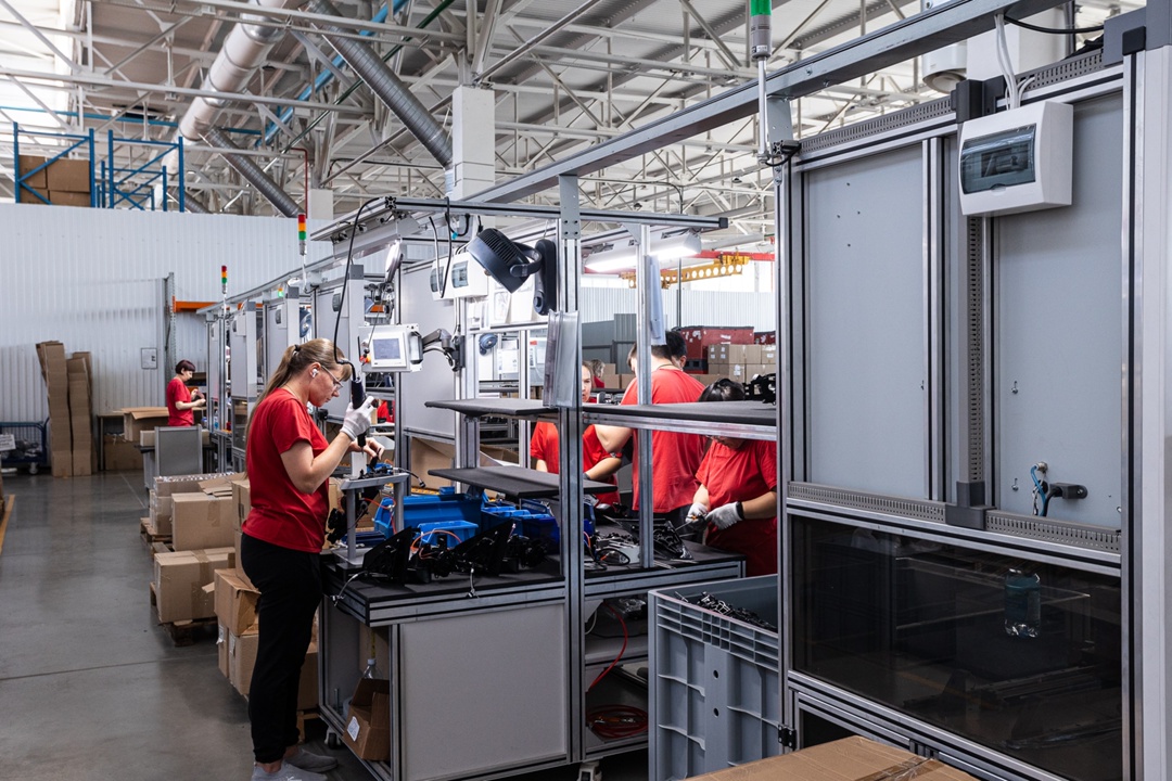 Видеть всё и сразу Компания «Призма» начала поставки новых наружных и салонных зеркал для Lada Iskra