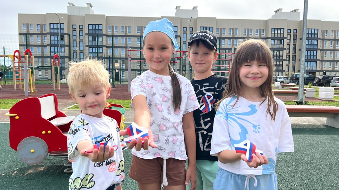 Амурские газопереработчики поддержали Всероссийскую акцию «Российский триколор»