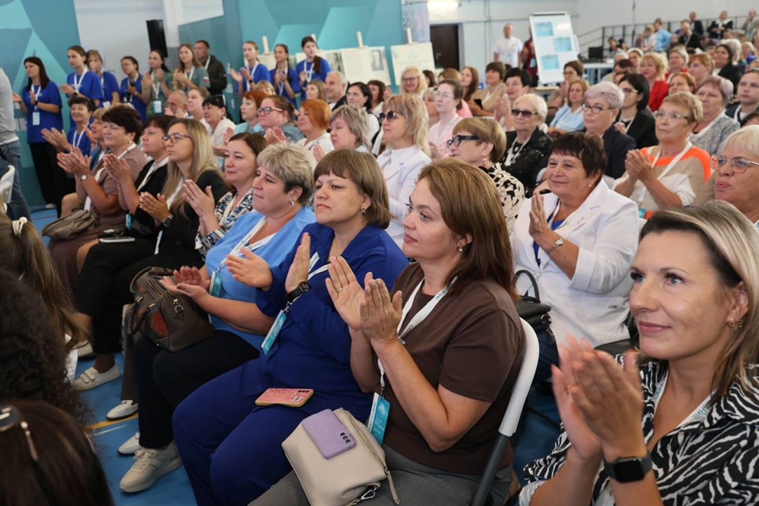 Министр просвещения РФ Сергей Кравцов совершил рабочую поездку в Еврейскую автономную область