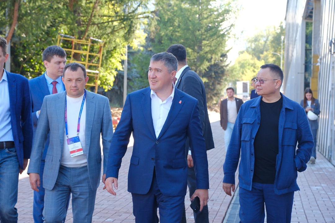 Министр строительства и ЖКХ РФ Ирек Файзуллин в рамках рабочей поездки в Пермь посетил социальные объекты