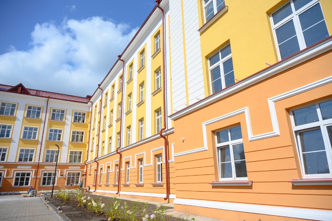 Министр строительства и ЖКХ РФ Ирек Файзуллин в рамках рабочей поездки в Пермь посетил социальные объекты