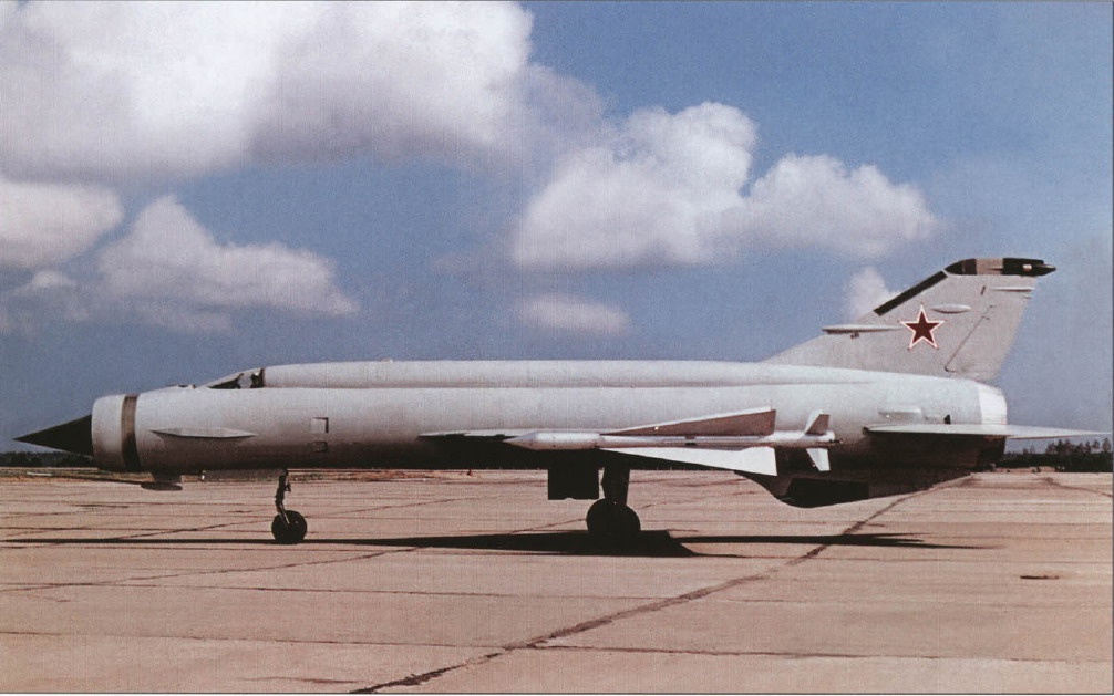 Перед вами легендарный экспериментальный истребитель-перехватчик Е-152, на котором 7 июля 1962 года был установлен абсолютный мировой рекорд скорости на базе…