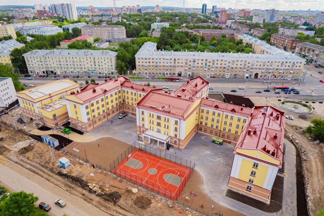 Министр строительства и ЖКХ РФ Ирек Файзуллин совершил рабочую поездку в Пермский край.