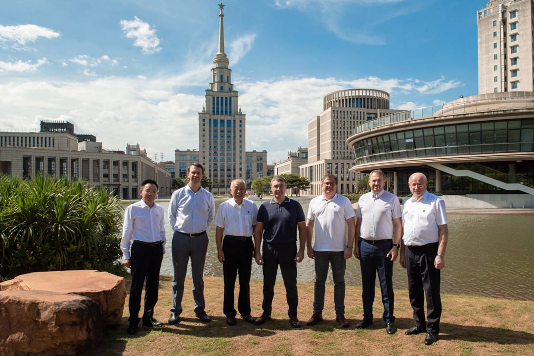 Валерий Фальков посетил Совместный университет МГУ им.М.В. Ломоносова и Пекинского политехнического института в Шэньчжэне.