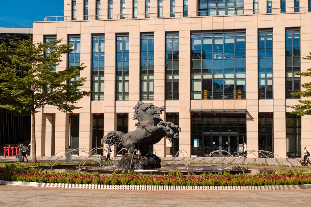 Валерий Фальков посетил Совместный университет МГУ им.М.В. Ломоносова и Пекинского политехнического института в Шэньчжэне.