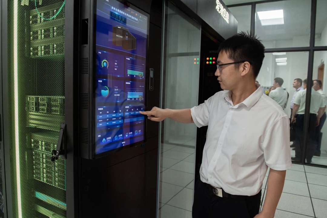 Валерий Фальков посетил Совместный университет МГУ им.М.В. Ломоносова и Пекинского политехнического института в Шэньчжэне.