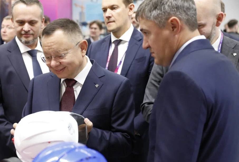 Глава Минстроя России Ирек Файзуллин осмотрел стенды Пермского Форума Развития «ГОРОДА БУДУЩЕГО»