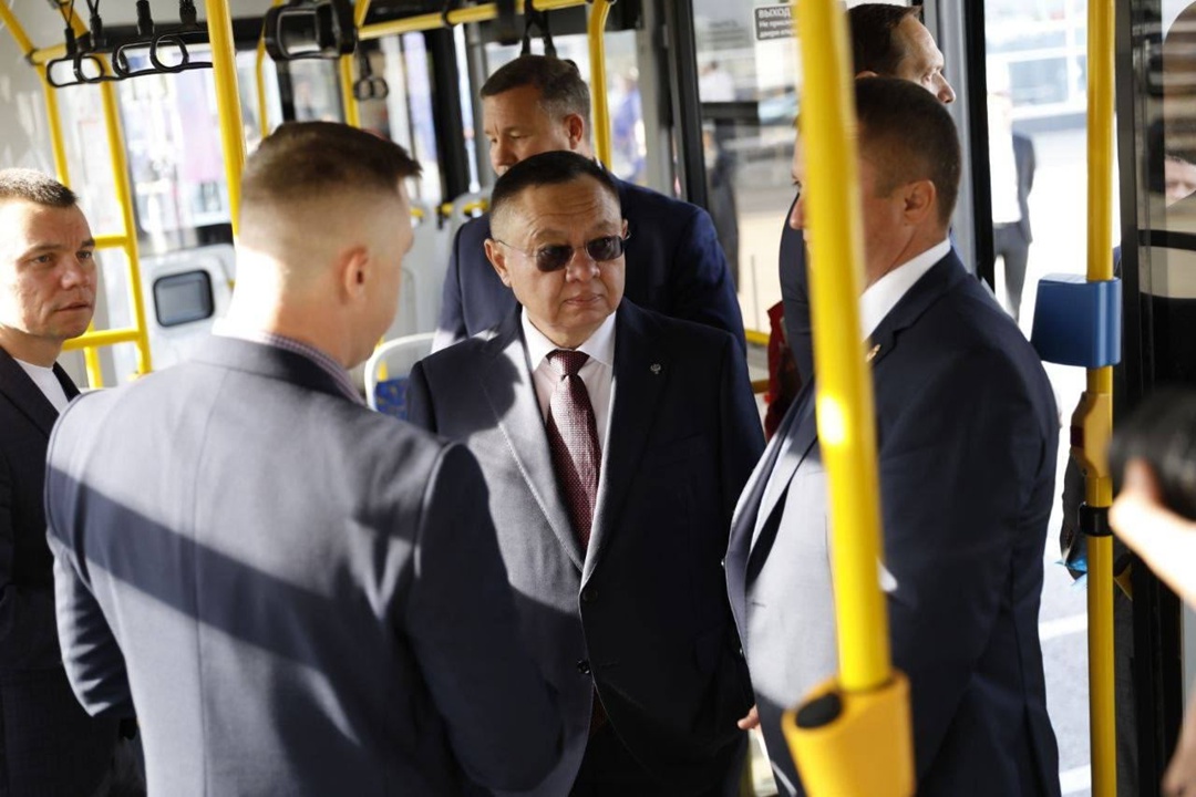 Глава Минстроя России Ирек Файзуллин осмотрел стенды Пермского Форума Развития «ГОРОДА БУДУЩЕГО»